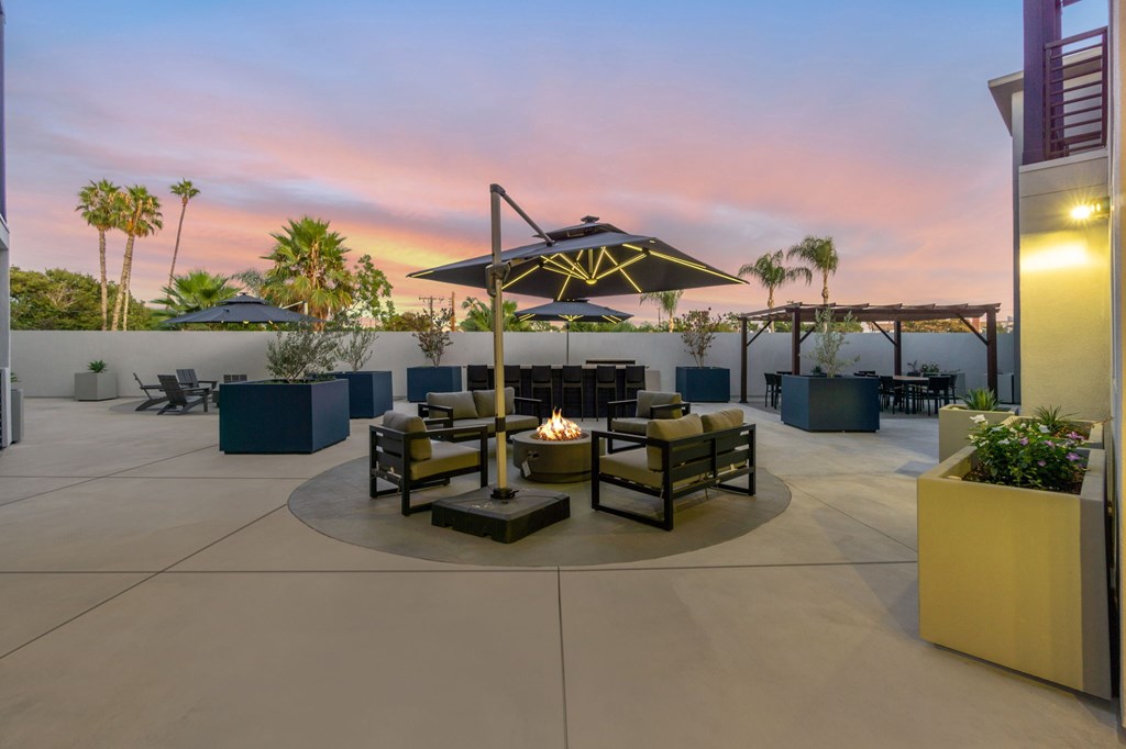 Rooftop Firepit Patio at The Reserve La Mirada, La Mirada