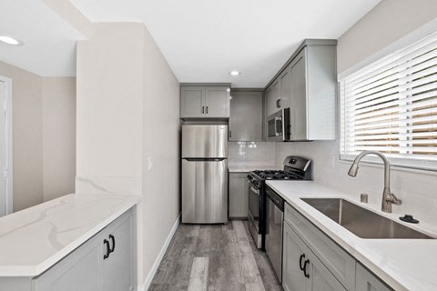Fully Equipped Kitchen at Hamilton Courtyard Apartments, Costa Mesa, CA
