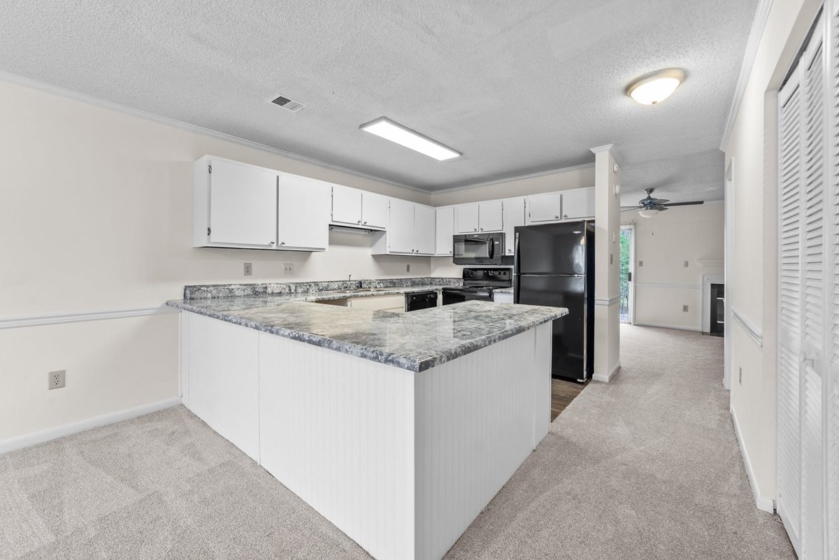 Rosewood At Colony Square Apartments