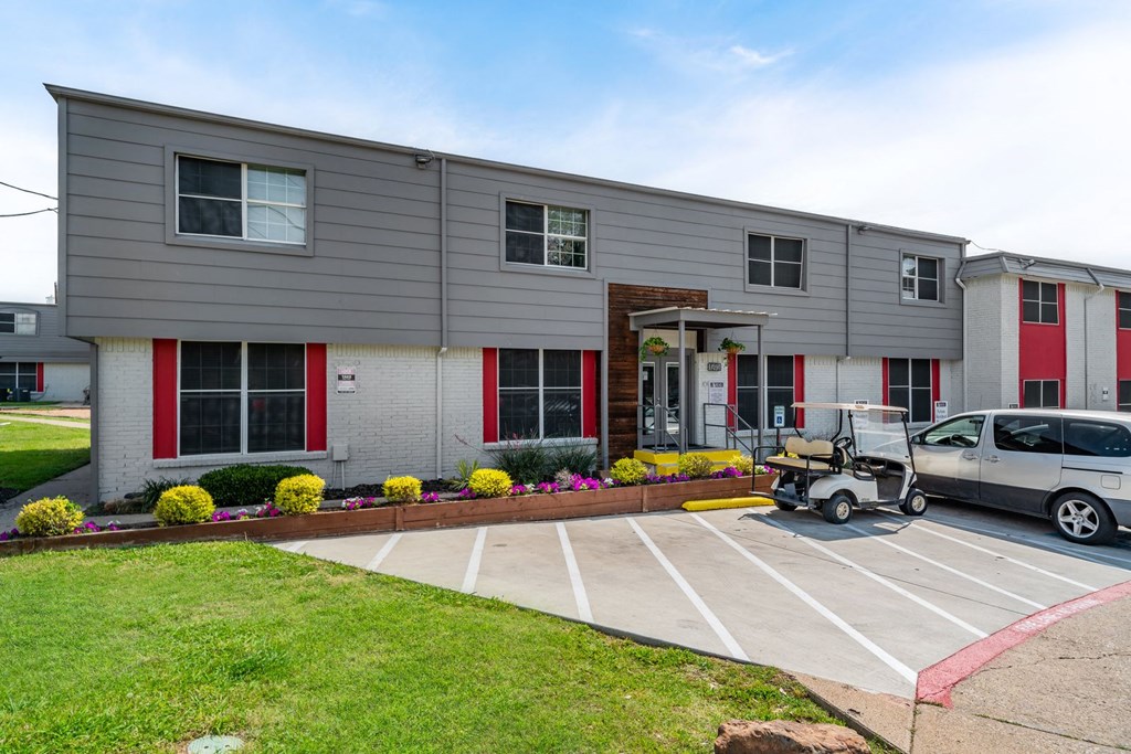 Visitor Parking Facility at Carisma, Dallas Texas