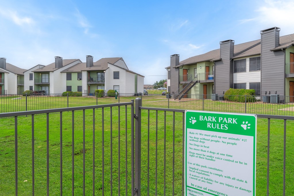 the park at bark park rules sign in front of apartments
