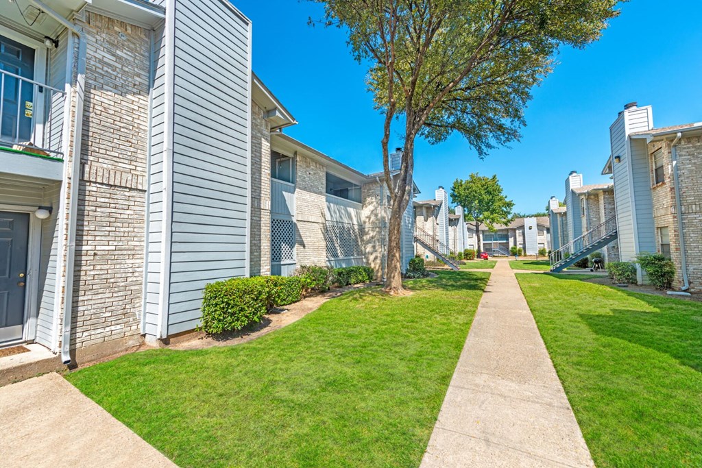 the preserve at ballantyne commons apartments courtyard and exterior