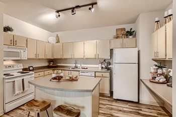 20699 NE Glisan ST 1-2 Beds Apartment for Rent - Photo Gallery 5