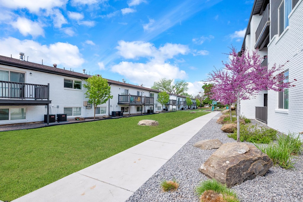 the preserve at ballantyne commons apartment community walkway with trees and houses