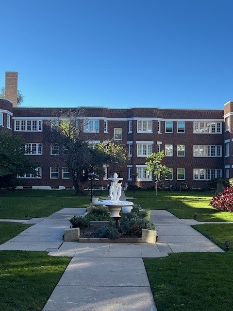 A large building with a fountain in front of it.