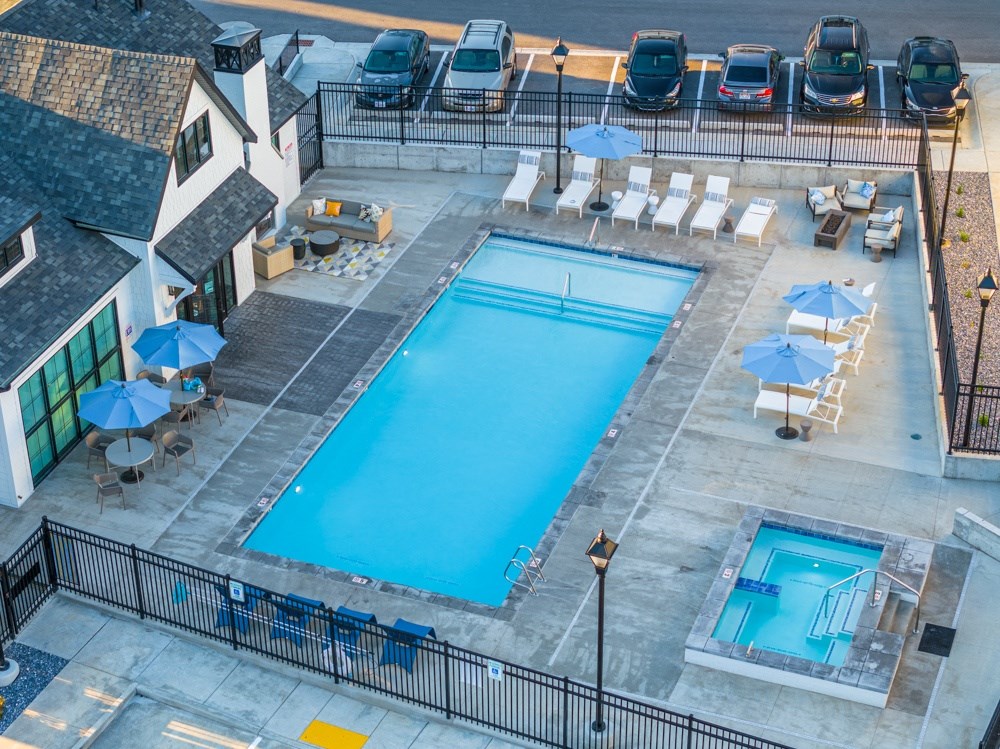 swimming pool, year round spa, deck furniture