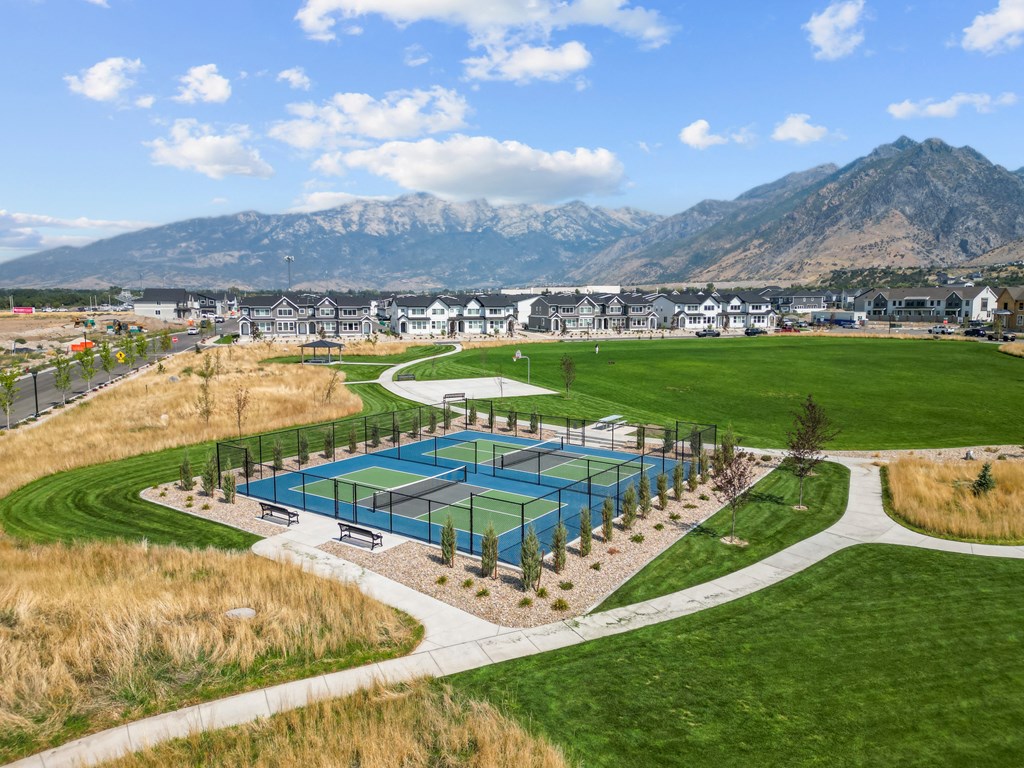 pickleball courts near Crestview at Highland townhomes in Highland, UT