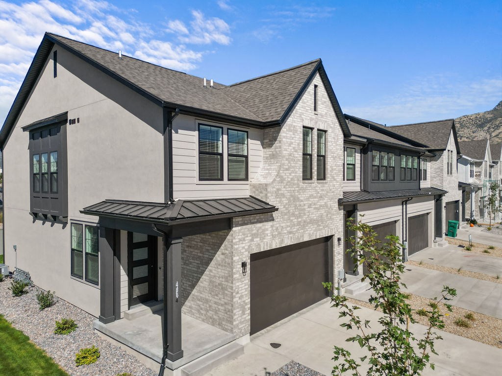 exterior photo of Crestview Point townhomes for rent in Highland, Utah