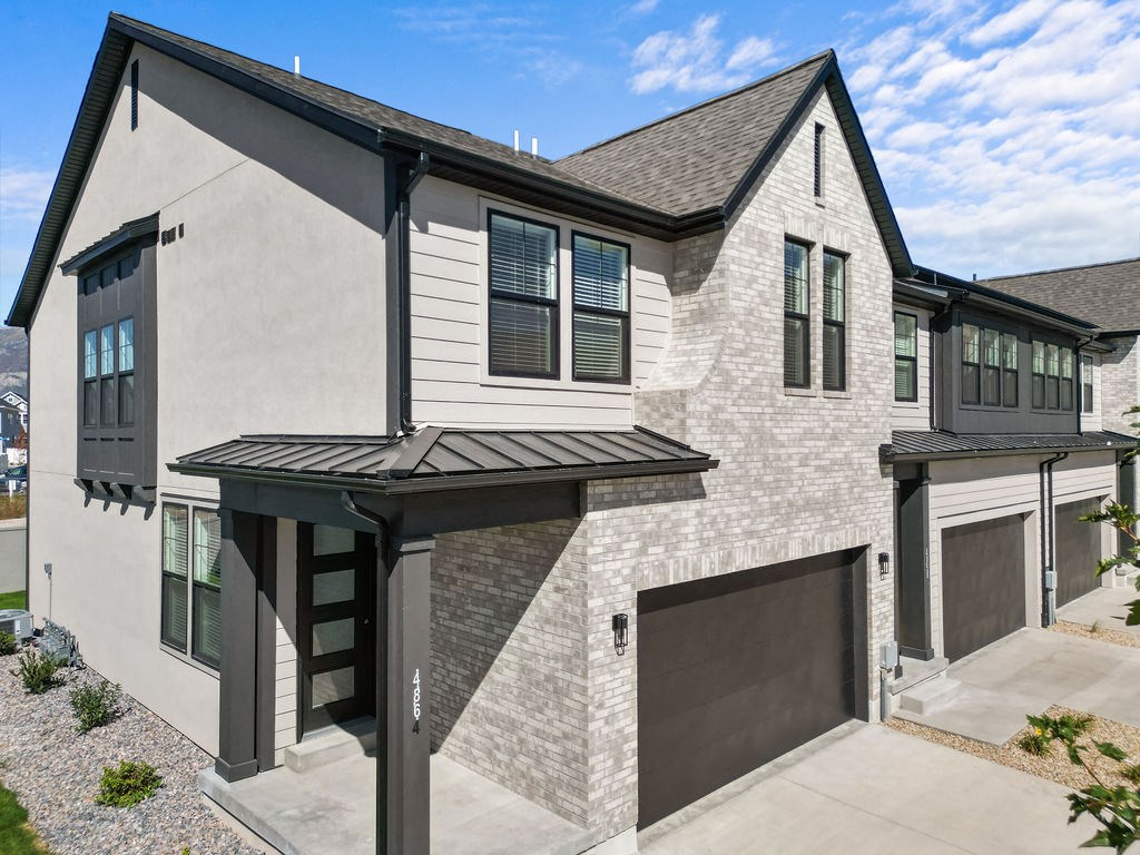 exterior photo of Crestview Point townhomes for rent in Highland, Utah