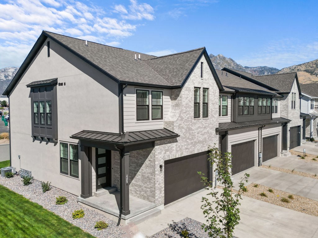 exterior photo of Crestview Point townhomes for rent in Highland, Utah
