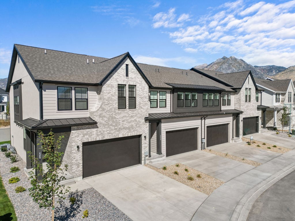 exterior photo of Crestview Point townhomes for rent in Highland, Utah