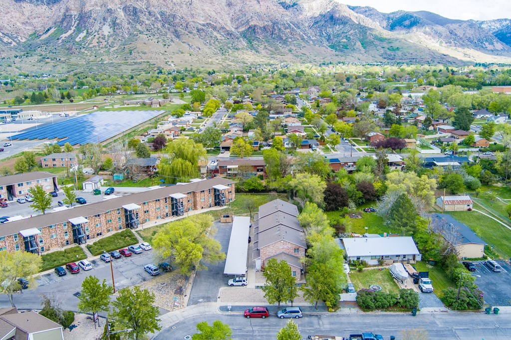 A small town with a lake and mountains in the background.