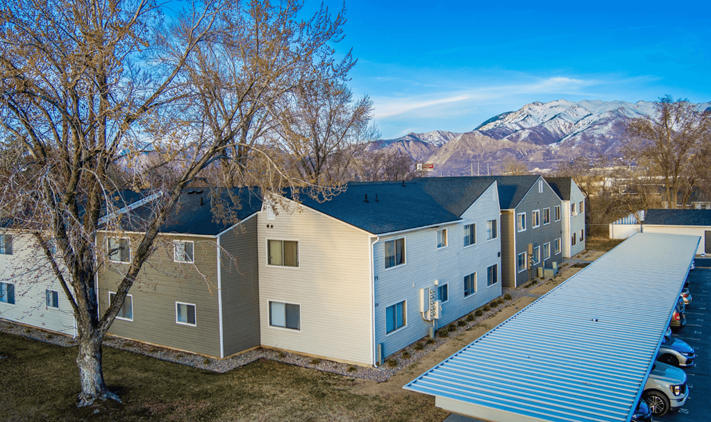 A large building with a parking lot in front of it.