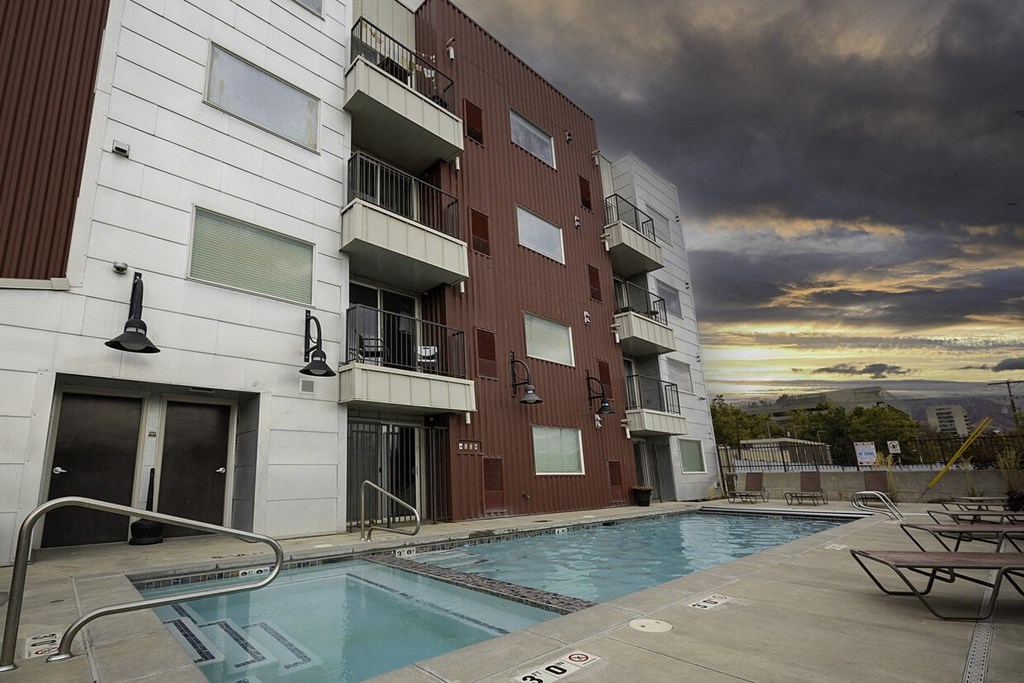 photo of the swimming pool and hot tub at The Lotus Apartments in Downtown Salt Lake City, Utah