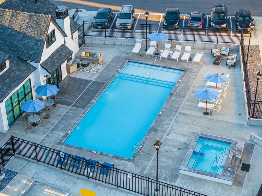 Crestview at Highland | Townhomes for rent in Highland, UT swimming pool and hot tub at Crestview at Highland townhomes in Highland, UT