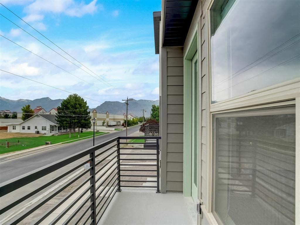 Vaseo Townhomes - 2 and 3 Bedroom Townhomes For Rent in Lehi, Utah - Balcony