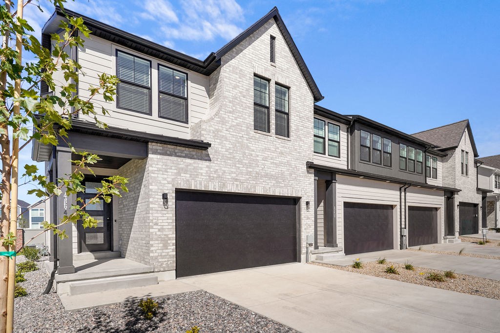 exterior photo of Crestview Point townhomes for rent in Highland, Utah
