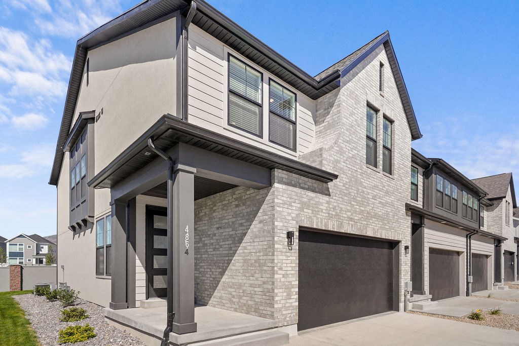 exterior photo of Crestview Point townhomes for rent in Highland, Utah