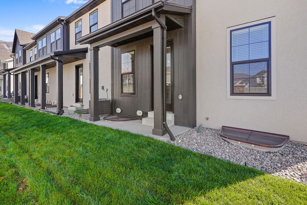 exterior photo of Crestview at Highland townhomes in Highland, UT