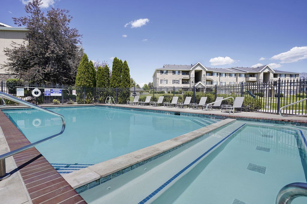 A swimming pool with a red brick border and a blue line in the middle.