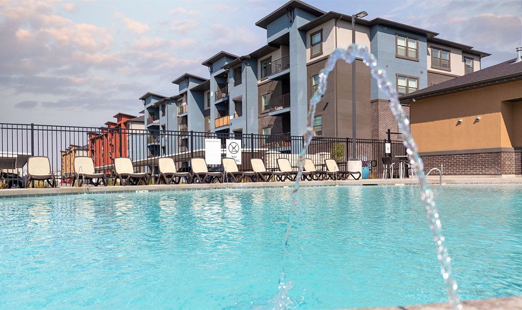 A pool with a fountain in the middle of it.