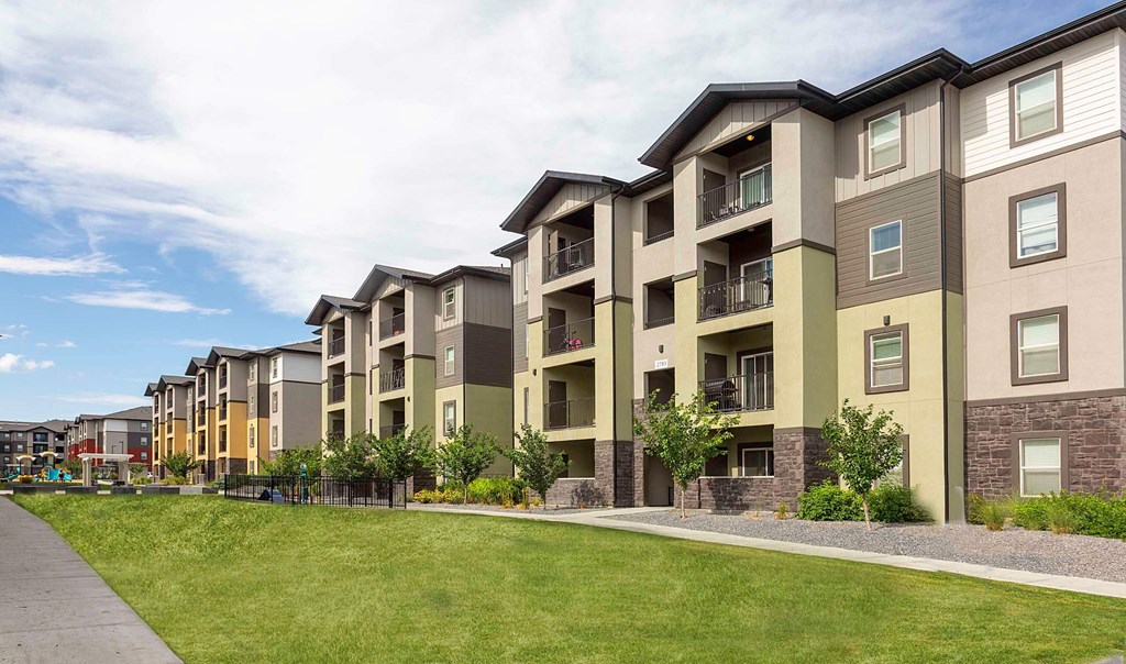 an exterior view of an apartment building