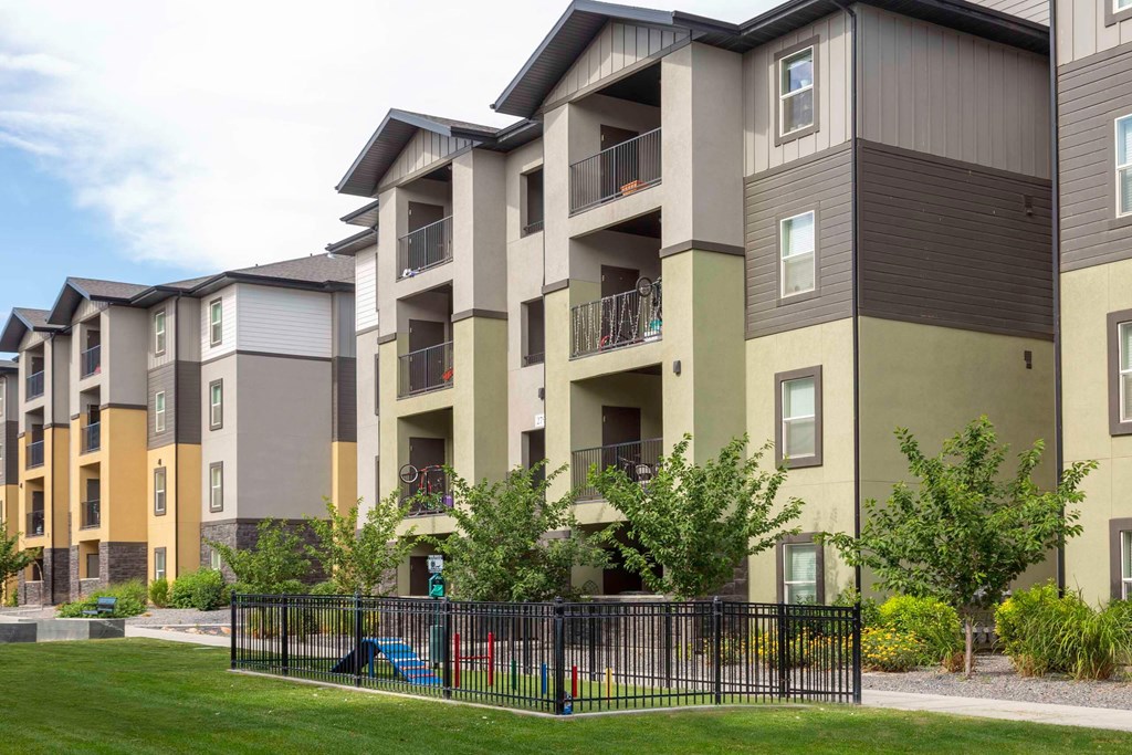 picture of an apartment building