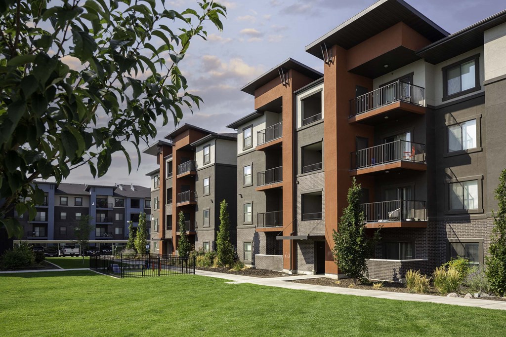 picture of an apartment building