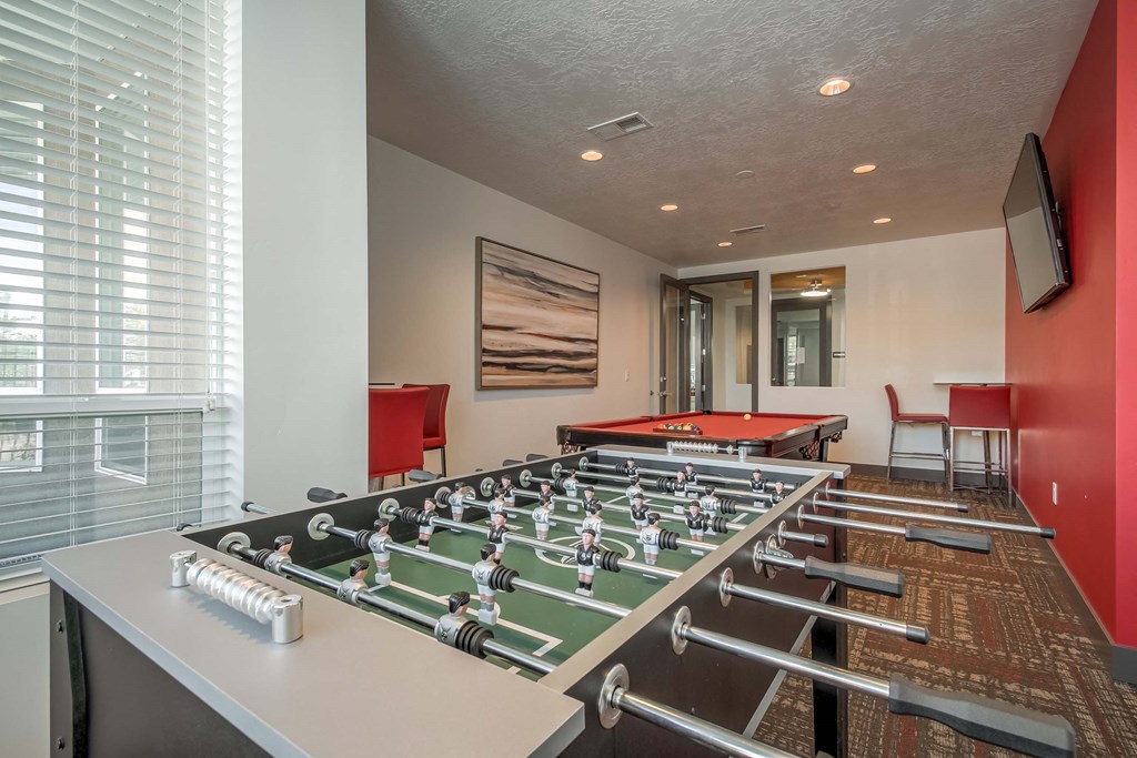 additional photo for property listing at chic digs with room to stretch out in the village 22 car