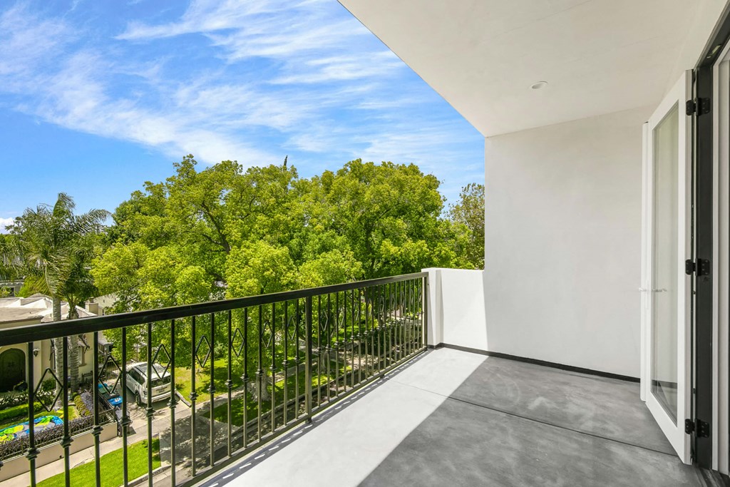 additional photo for property listing at apartment with a japanese garden prague, czech