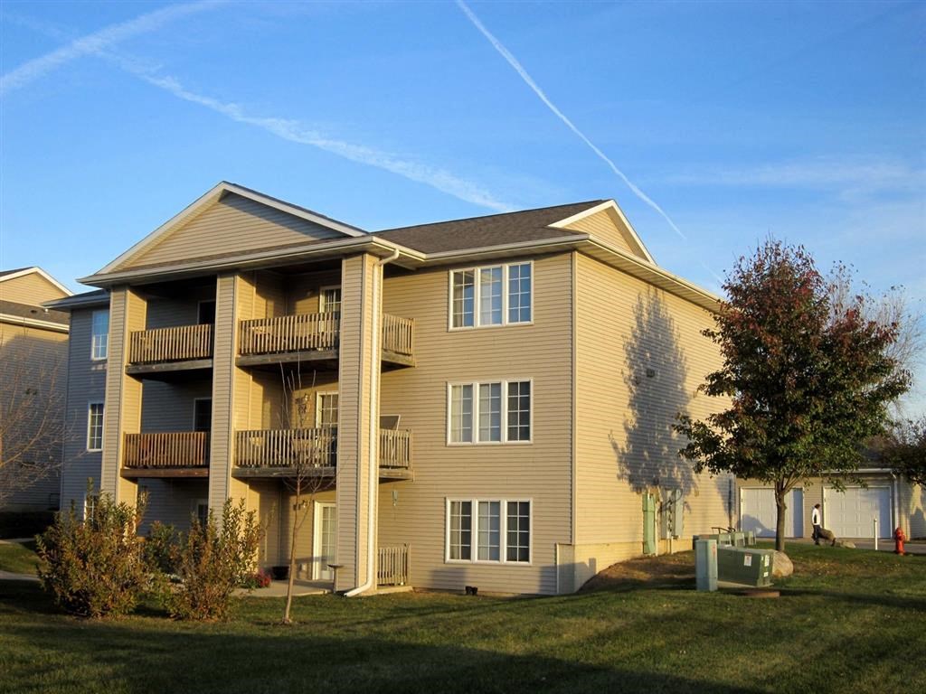a picture of a large apartment building with a blue sky in the background