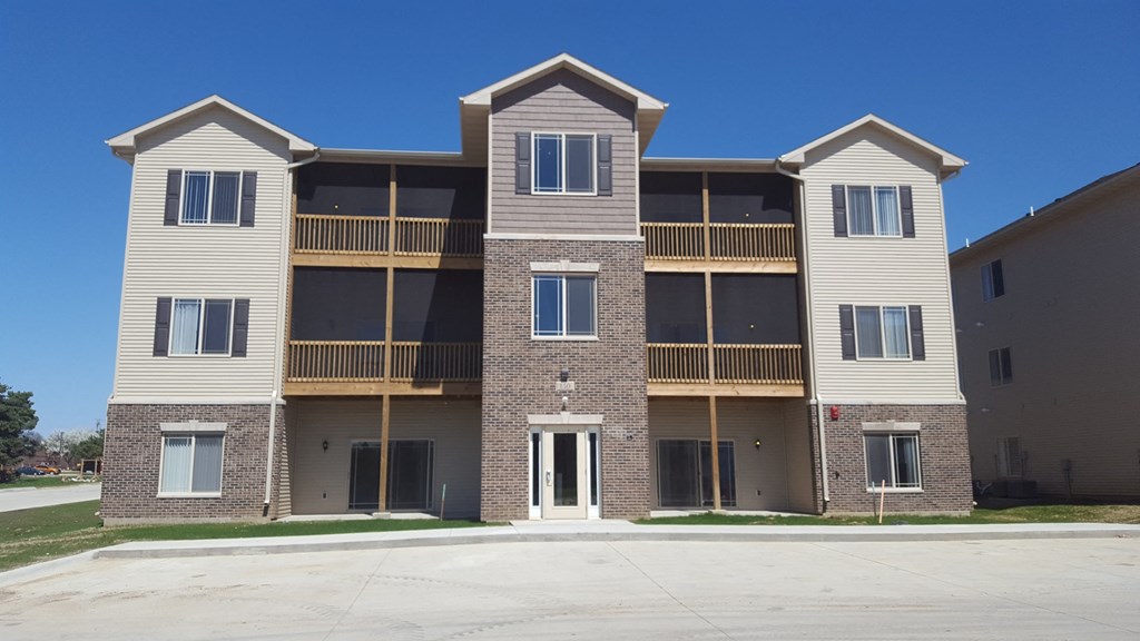 a large apartment building with a clear blue sky in the background