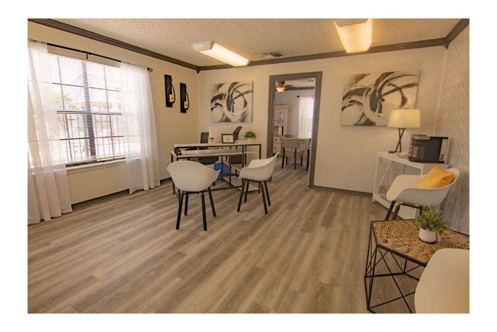 this is a photo of the living room in the 653 square foot 1 bedroom apartment at