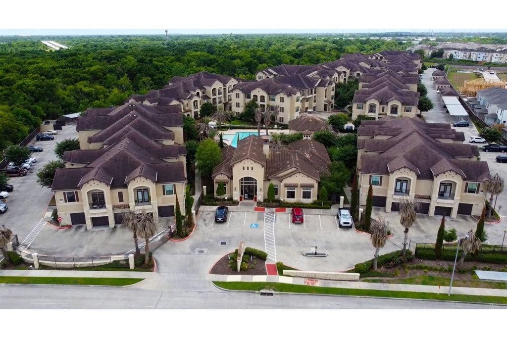 a large group of houses with a pool in the middle of them