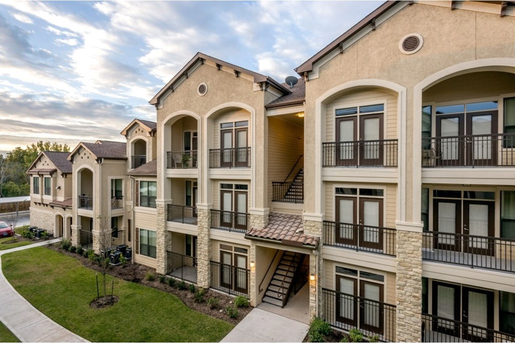 the preserve at ballantyne commons apartment exterior