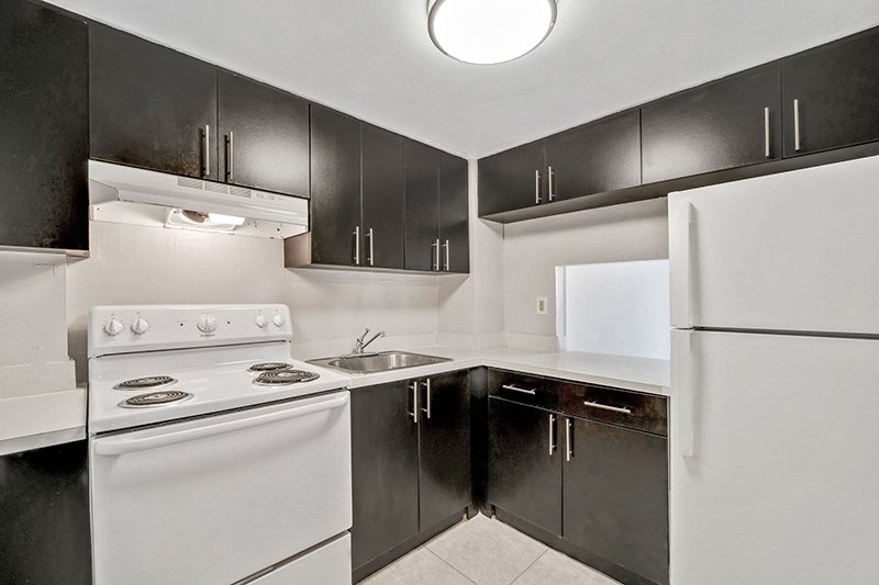 Center Court Apartments