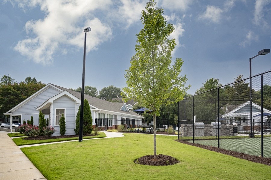 the preserve at ballantyne commons clubhouse and tennis court  apartments in be
