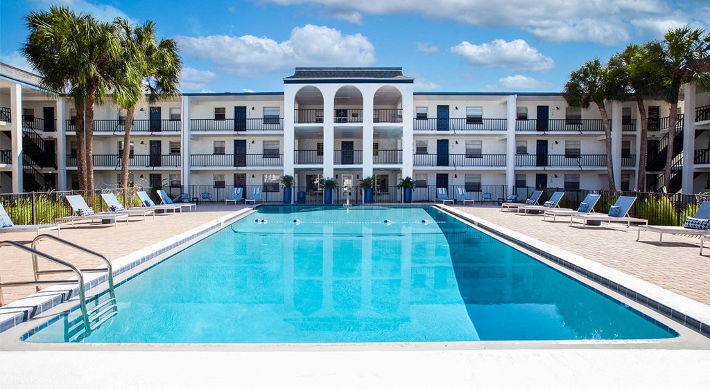 the pool at the resort on longboat key