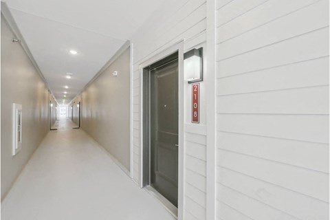 Wide corredors / breezways