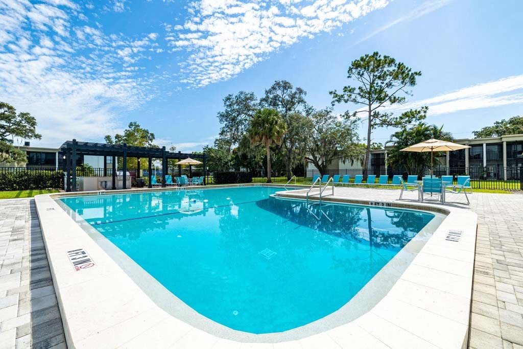 Resort-style Swimming Pool