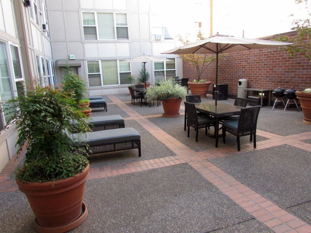 Patio at Fifth Avenue Place Apartments, Portland, 97209