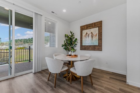 Impressive Dining Area at Thrive at Green Mountain, Washington