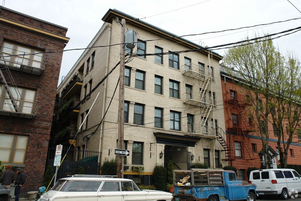 an apartment building on the corner of a city street