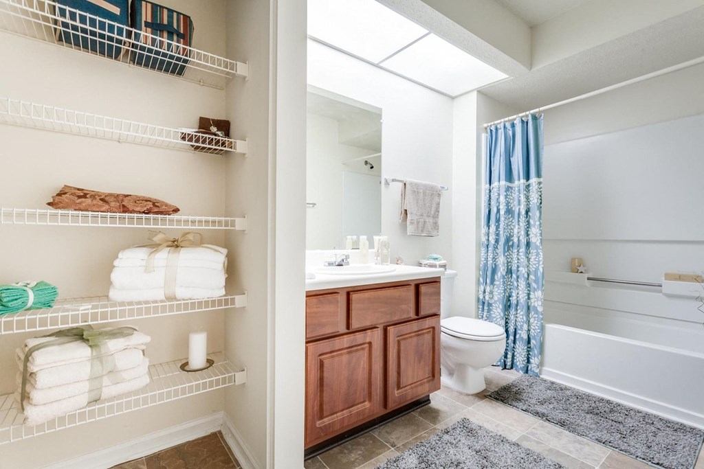 bathroom with a bathtub at Arbors at Windsor Lake, Columbia  