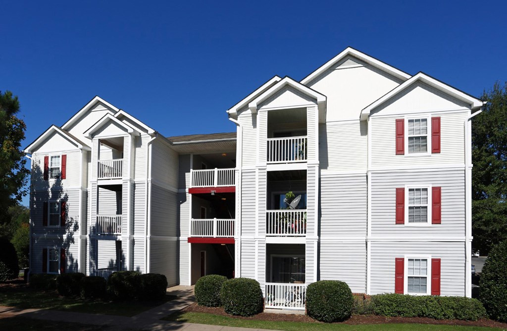 Building Exterior View at Avon Crossings, Durham, 27713