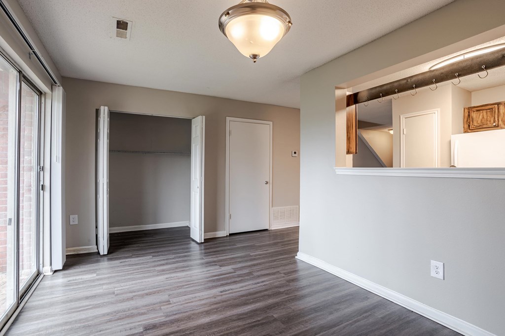 A room with a grey floor and a white ceiling with a light fixture.