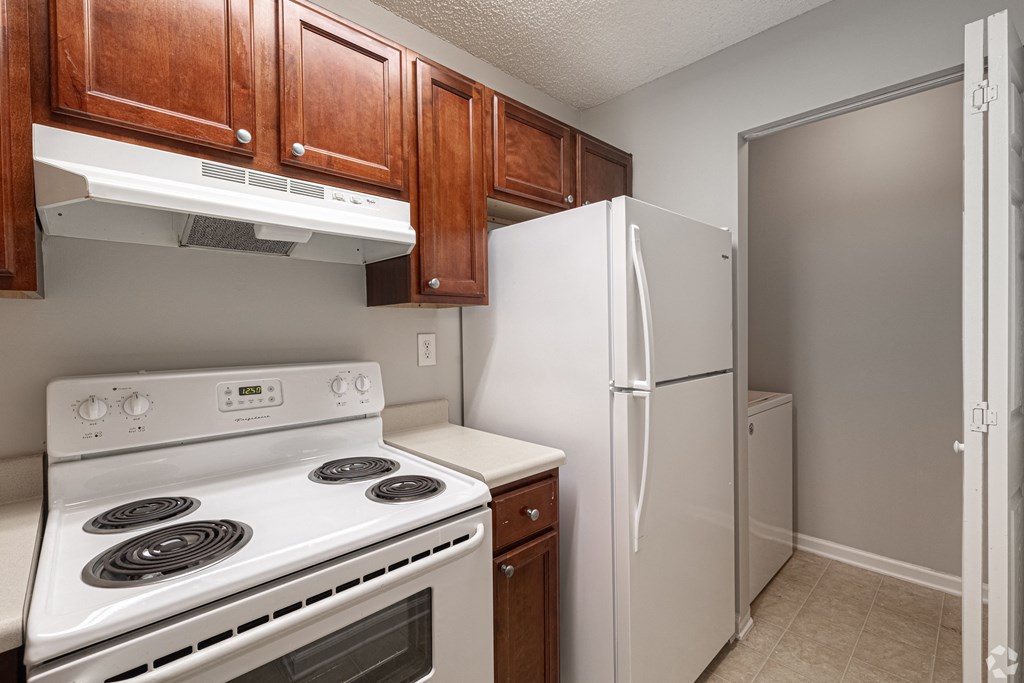 Fully Equipped Kitchen With Modern Appliances at Cross Creek Apartments, Beaufort