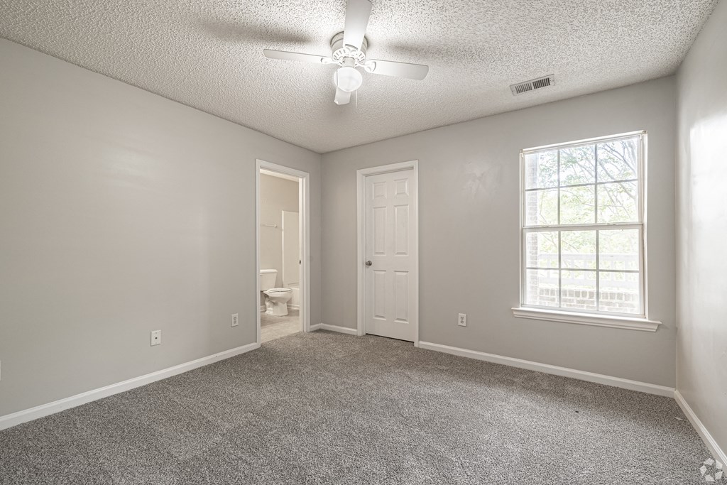 Carpeting In Bedrooms at Cross Creek Apartments, Beaufort, 29906