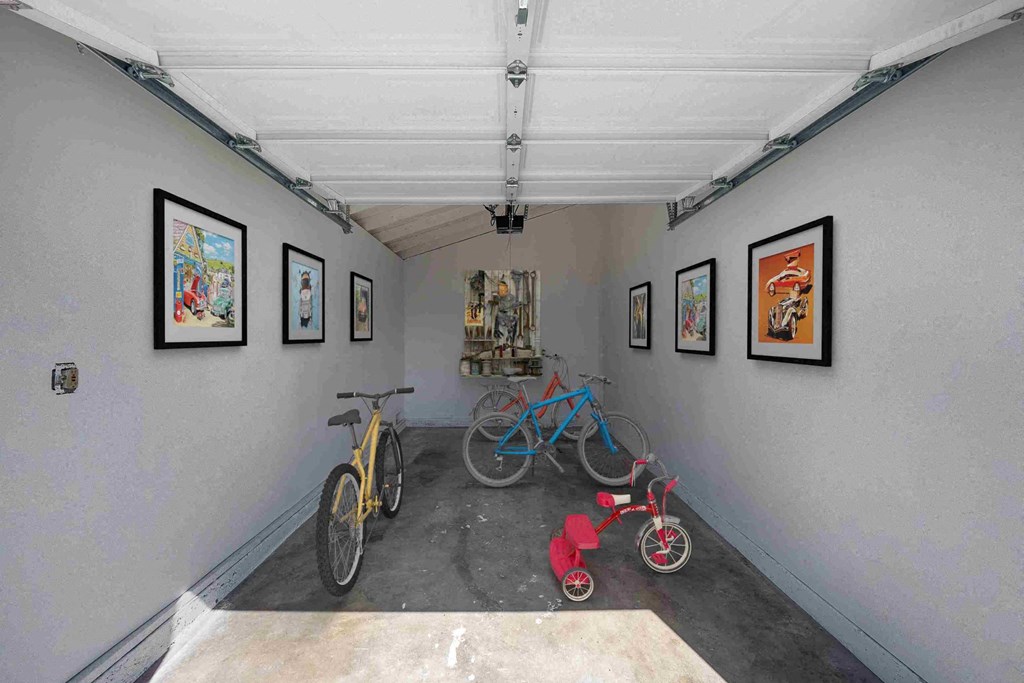 additional photo for property listing at chic digs with room to stretch out in the village 22 car