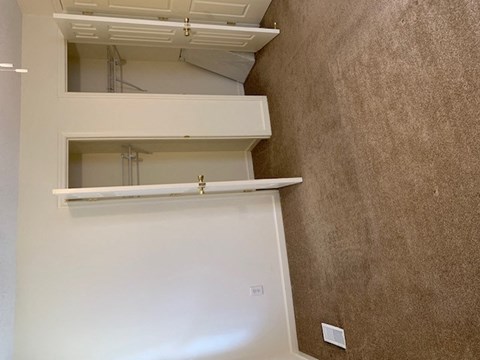 a bedroom with closet at Hurd & Bone Property Management, Lebanon